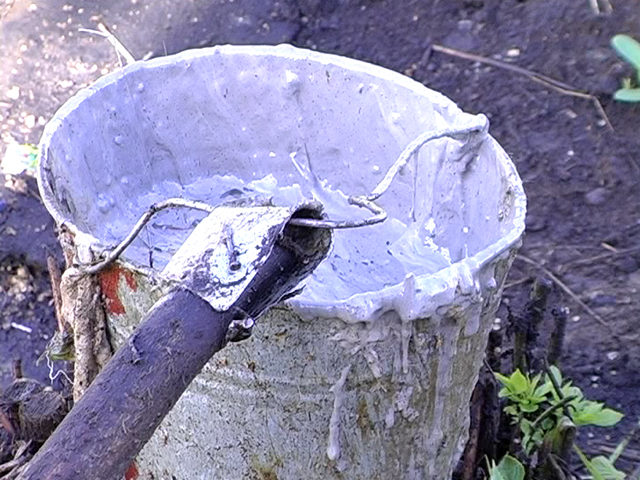 Небезпечну речовину зливають у каналізацію в Коломиї (ВІДЕО)