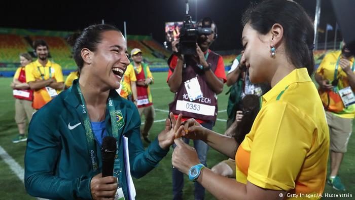 На Олімпіаді бразильській спортсменці подруга запропонувала одружитися (ФОТО)