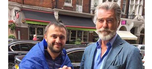 “Бонд” Броснан завітав до української церкви в Лондоні (ФОТО)