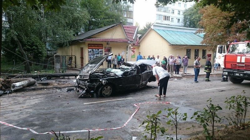 Один загинув, двоє у лікарні: поліція ще не встановила особи учасників кривавої ДТП у Коломиї