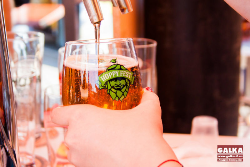 Хмільне свято: в Івано-Франківську стартував фестиваль крафтового пива “Hoppy fest” (ФОТОРЕПОРТАЖ)