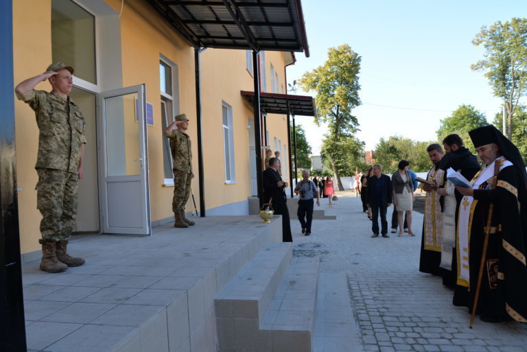 У Коломиї відкрили штаб 10 гірсько-штурмової бригади і освятили бойовий прапор (ФОТО)