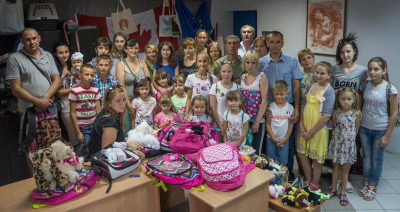 Діти учасників АТО отримали ранці та іграшки від української діаспори
