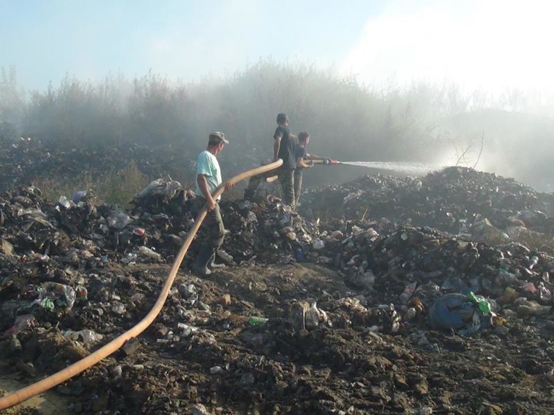 На Прикарпатті горіло стихійне сміттєзвалище (ФОТО)