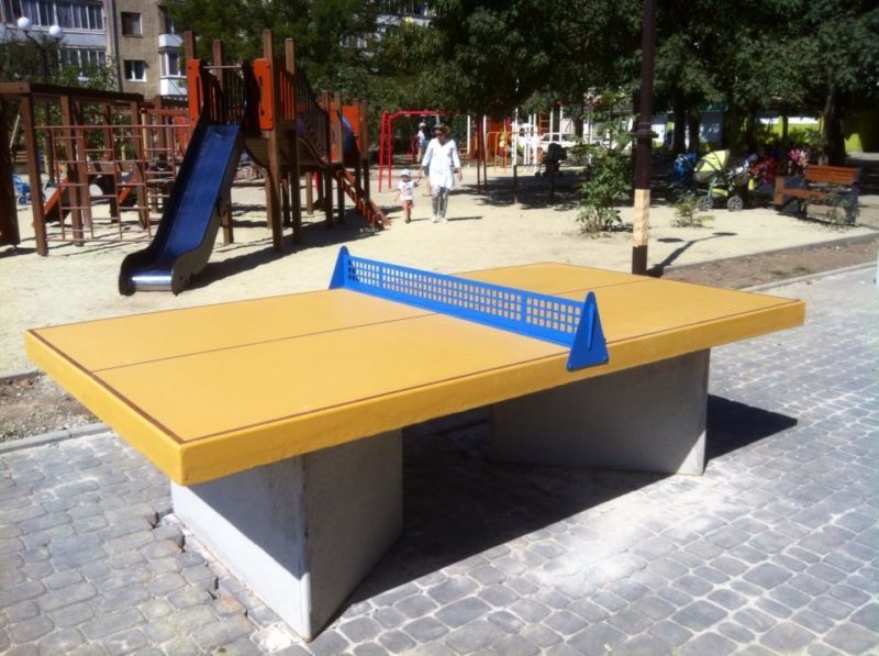 Тенісний стіл встановили на дитячому майданчику на вулиці Довженка (ФОТО)