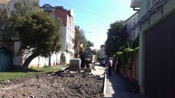 На вулиці Військовій розпочали ремонт (ФОТО)