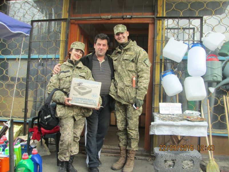 Військовослужбовцям Коломийщини, що їдуть у зону АТО, подарували електроприлади (ФОТО)