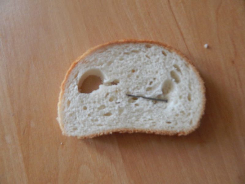 У франківському магазині продали хліб з цвяхом (ФОТО)