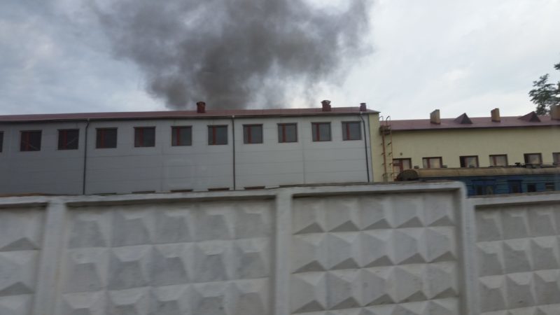 Густий дим з залізничного депо наробив шороху серед іванофранківців: приїхав ретро-локомотив (ФОТО)