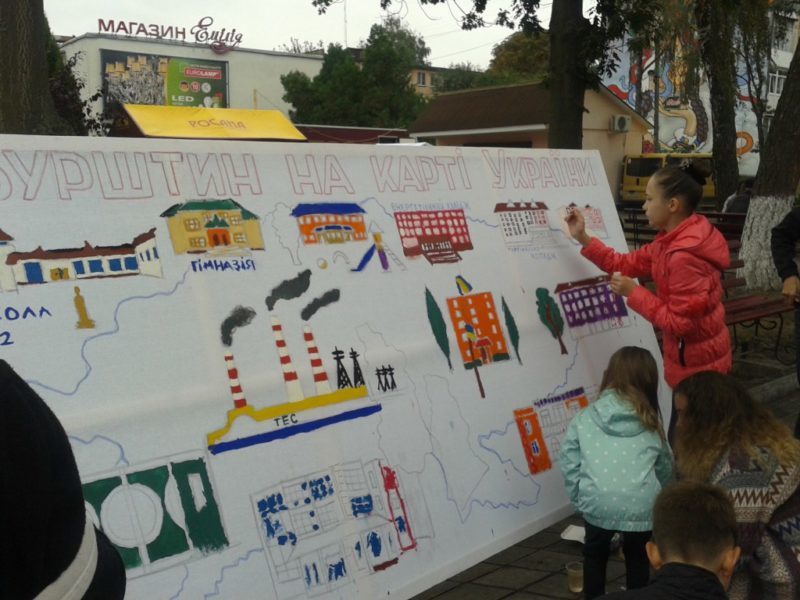На 462-річчя Бурштина діти малювали своє місто (ФОТО)