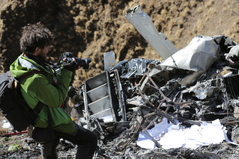 “Світ навиворіт” показав спеціальний репортаж з місця авіакатастрофи (ВІДЕО)