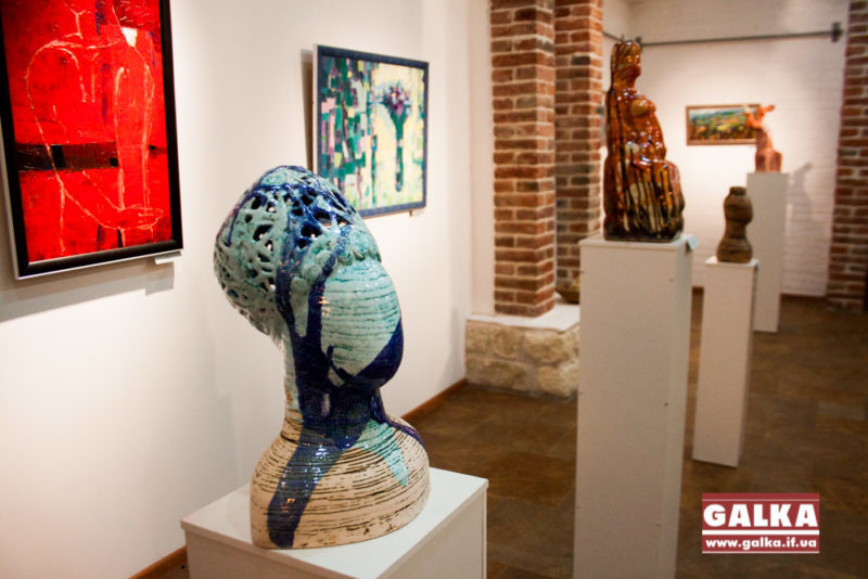Жіночну виставку кераміки та живопису відкрили в обласному центрі (ФОТО)