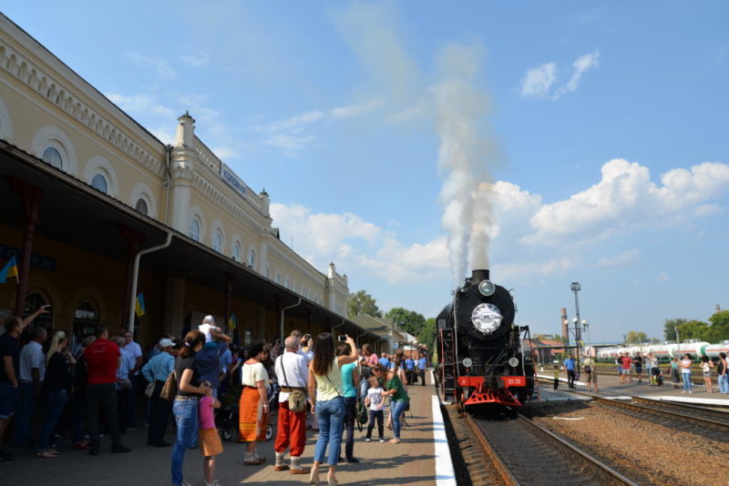 Старовинний потяг зустріли й у Коломиї (ФОТО)
