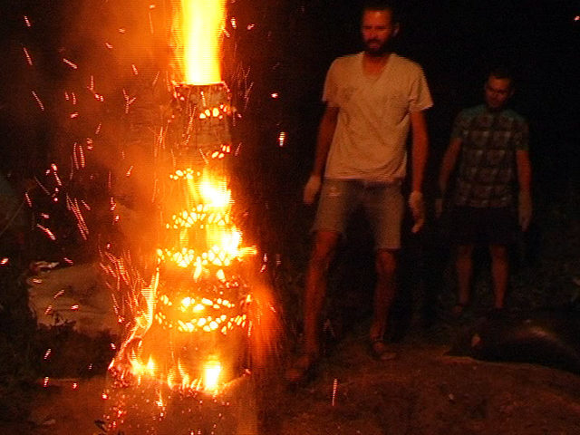 Як у Коломиї створювали видовищну вогняну скульптуру (ФОТО, ВІДЕО)