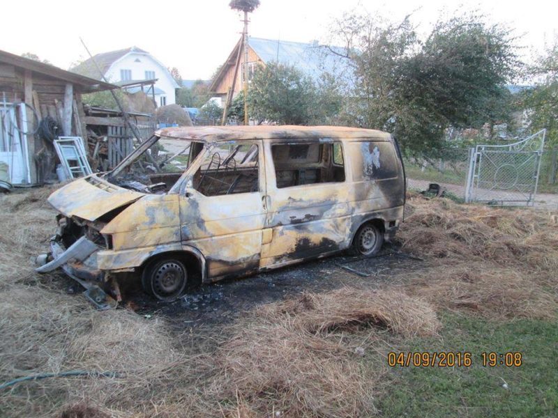 На Прикарпатті згорів автомобіль бійця АТО, який брав участь у закритті грального закладу