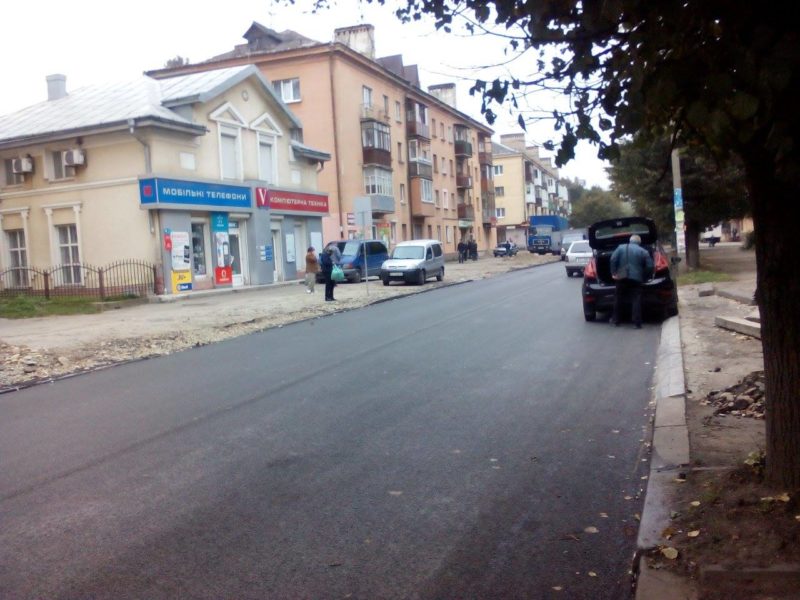 На частині Бельведерської завершили відновлення дороги (ФОТО)
