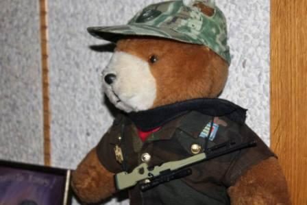 Долинянам показали “озброєного” ведмедика, який піднімає настрій бійцям в зоні АТО (ФОТО)