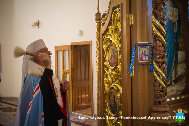 У Тисменицькому районі оновили церкву та освятили іконостас (ФОТО)
