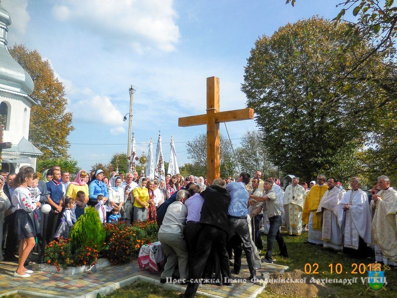 На Долинщині зустрічали чудотворну ікону та встановили пам’ятний хрест (ФОТО)