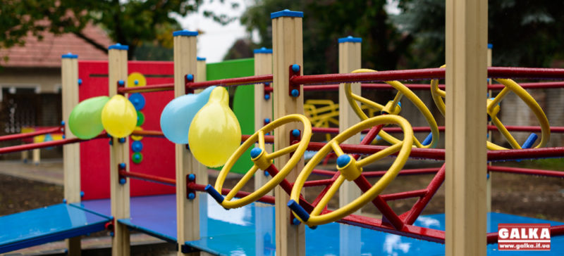 Пандуси, тренажери і гойдалка-балансир, – у Франківську відкрили майданчик для дітей з обмеженими можливостями (ФОТО)