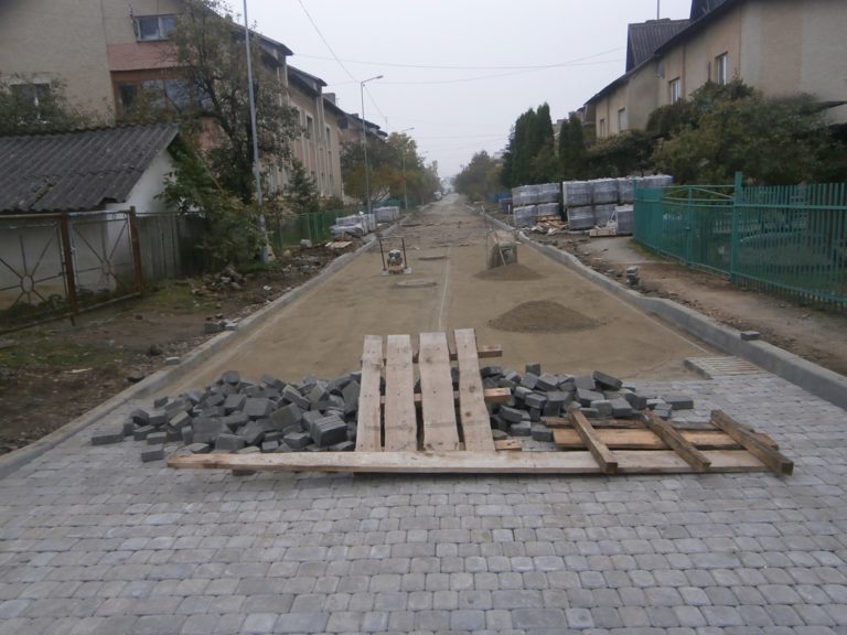 У Надвірній розпочали капітальний ремонт частини вулиці (ФОТО)