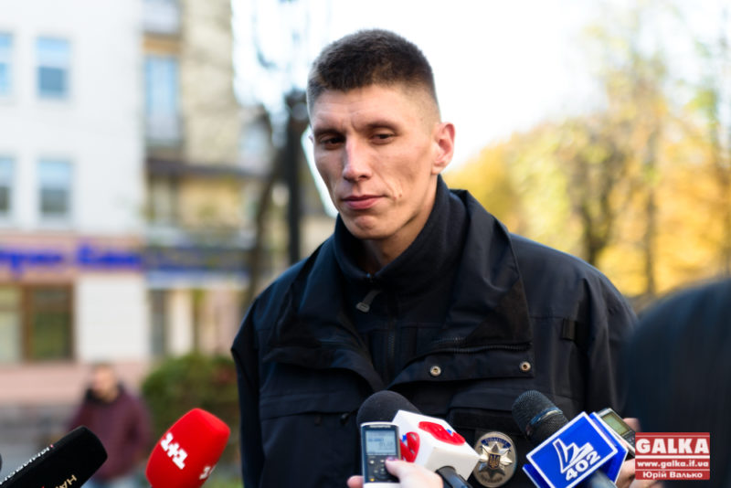 Чайковський, який звинувачує головного патрульного міста у побитті, просить про відшкодування збитків
