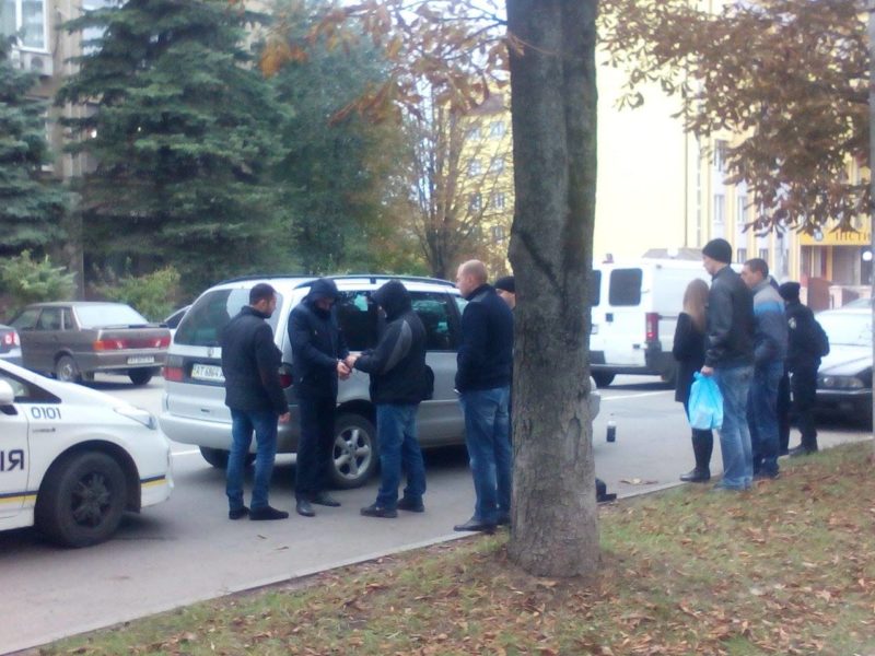 Франківського поліціянта покарали штрафом, меншим за отриманий хабар