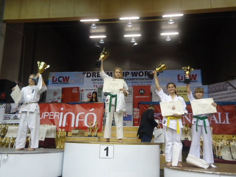 Тринадцятирічна каратистка з Прикарпаття стала дворазовою призеркою світу (ФОТО)