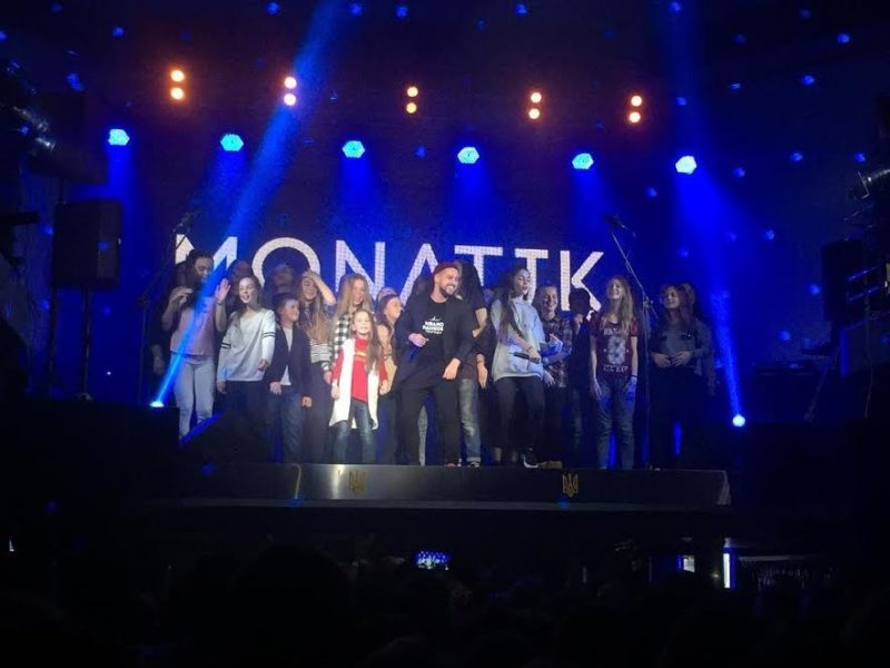 Маленькі співаки з Франківська вразили MONATIKA, виконавши  його пісню (ФОТО)