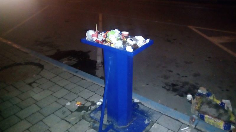 На вулиці Тичини знищили нещодавно встановлений паркомат (ФОТОФАКТ)
