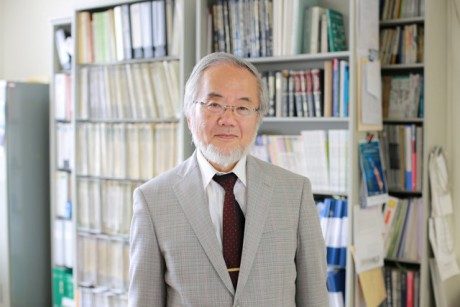 Нобелівську премію з медицини отримав японець за відкриття процесу “самопоїдання” клітин
