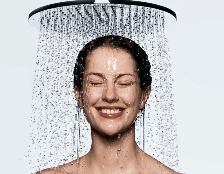 Як зробити звичайний душ корисним для шкіри та здоров’я