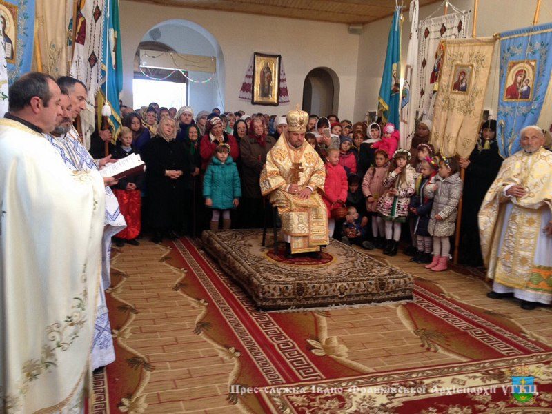 Новий іконостас освятили в храмі на Калущині (ФОТО)