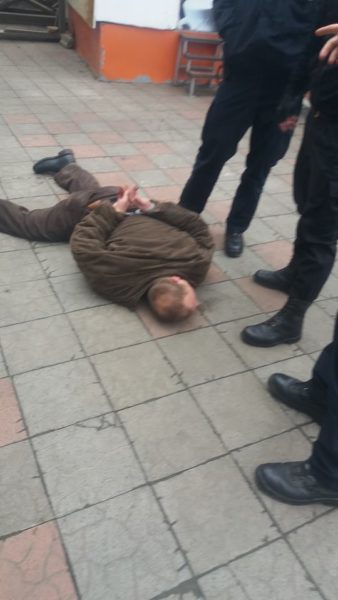 Поблизу вокзалу п’яний іванофранківець зірвав прапор України (ФОТО)
