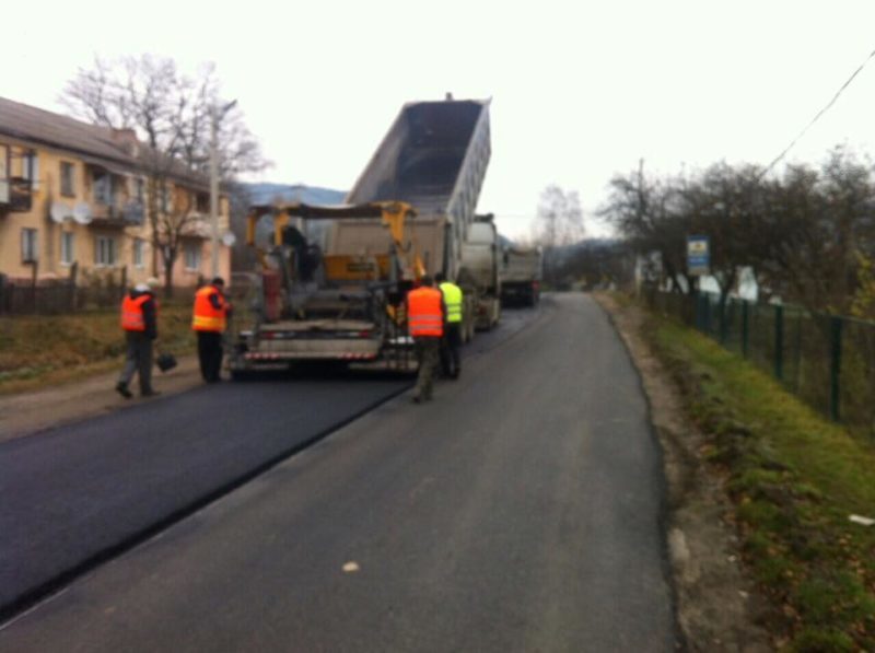 На Верховинщині активно ремонтують дорогу (ФОТО)
