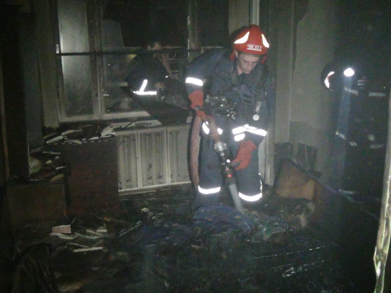 В ніч на середу у Франківську в пожежі загинув чоловік (ВІДЕО)