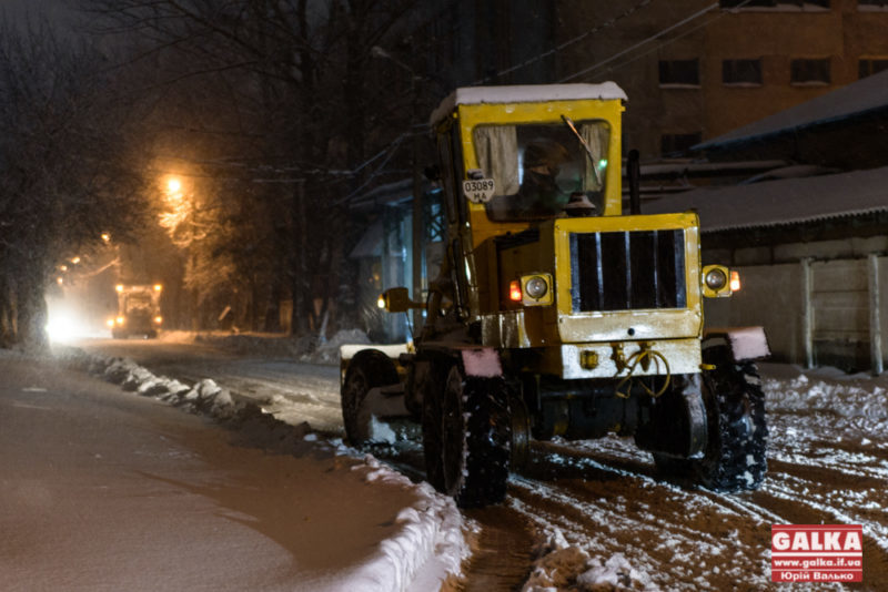 Марцінків розпорядився вигнати чиновників на розчистку міста від снігу