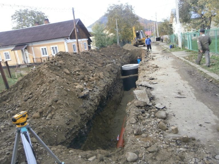В листопаді у Надвірній планують завершити облаштування каналізаційного колектора (ФОТО)