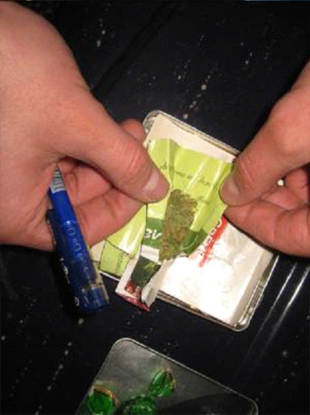 На Франківщині у водія та пасажира поліціянти виявили наркотики (ФОТО)