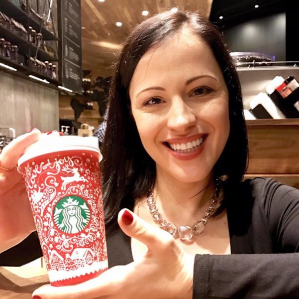 Українка створила новорічний дизайн для чашок Starbucks (ФОТО)
