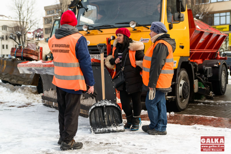 250 прибиральників розчищатимуть Франківськ від снігу