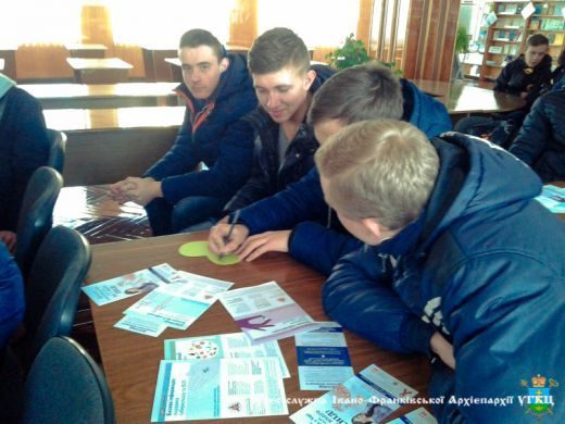 Студентам коледжу у Калуші розповіли про профілактику ВІЛ-СНІДУ