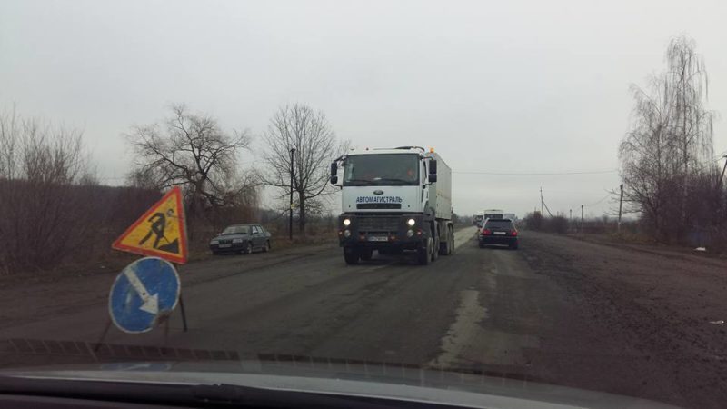 На Прикарпатті активно ремонтують дорогу державного значення (ФОТО)