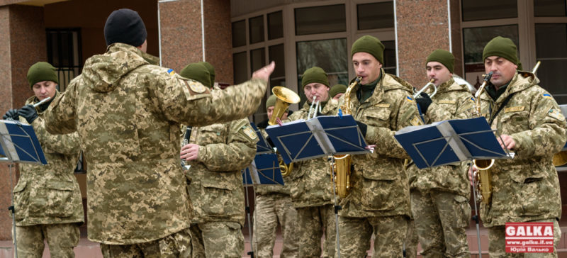Вояки можуть працювати не тільки зі зброєю в руках, – у Франківську виступив Тернопільський військовий окрестр (ФОТО, ВІДЕО)