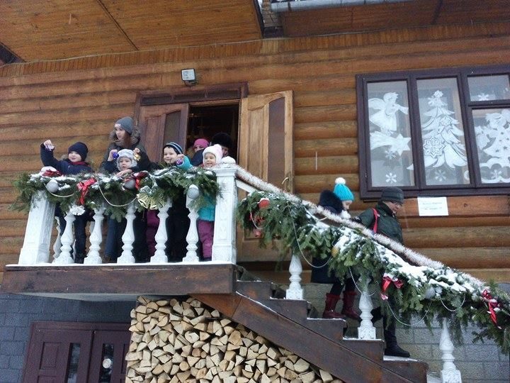 Маєток Святого Миколая на Косівщині знову зустрічає гостей: як це було (ФОТО)