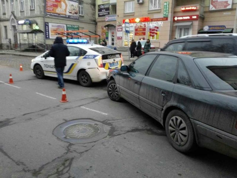 У Франківську трапилася ДТП з участю автівки патрульної поліції (ФОТОФАКТ)