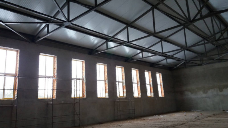 У спортзалі Тлумацької школи встановили вікна та перекрили дах (ФОТО)