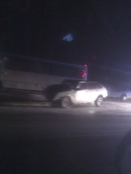 Масштабна аварія на ожеледиці: на Коломийщині зіткнулися автобус та дві машини (ФОТО)
