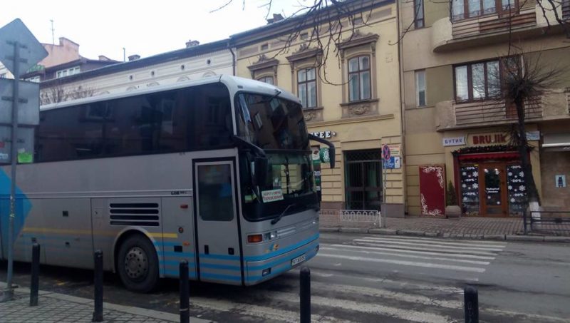 У центрі міста оштрафували водія автобуса, який припаркувався на переході