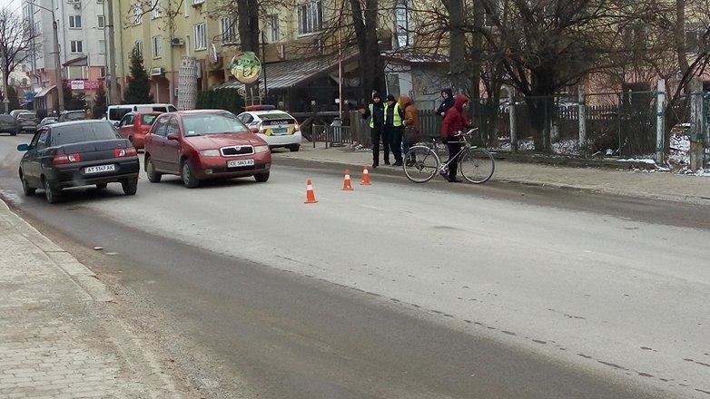 На Вовчинецькій машина збила велосипедиста (ФОТО)